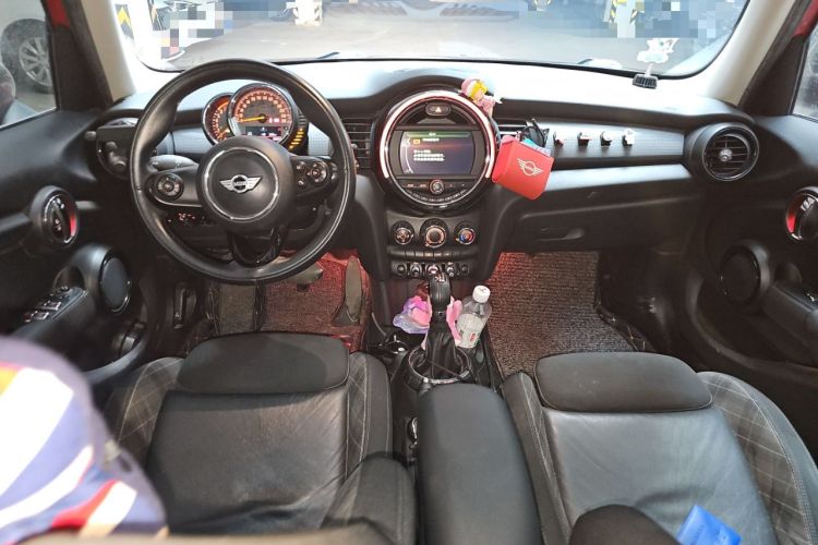 Used MINI 2016 1.5T COOPER Five-Door Edition Center Console