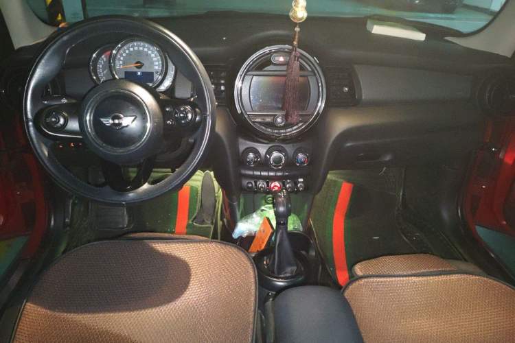 Used MINI 2016 1.5T COOPER Five-Door Edition Center Console