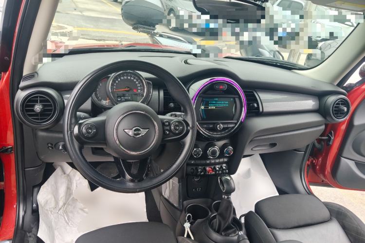 Used MINI 2016 1.5T COOPER Five-Door Edition Center Console