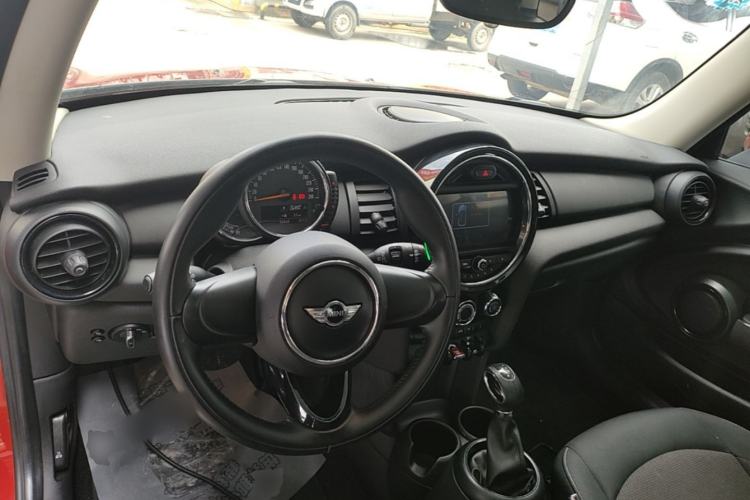 Used MINI 2016 1.2T ONE Center Console