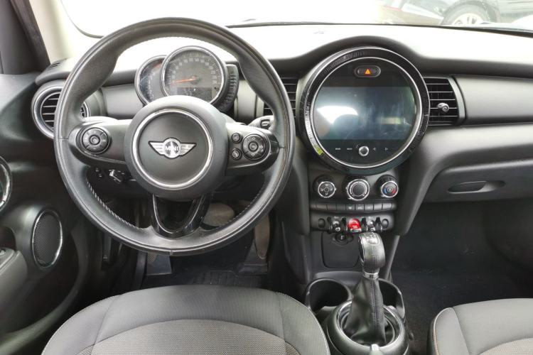 Used MINI 2016 1.2T ONE Pioneer Edition Five-Door Version Center Console