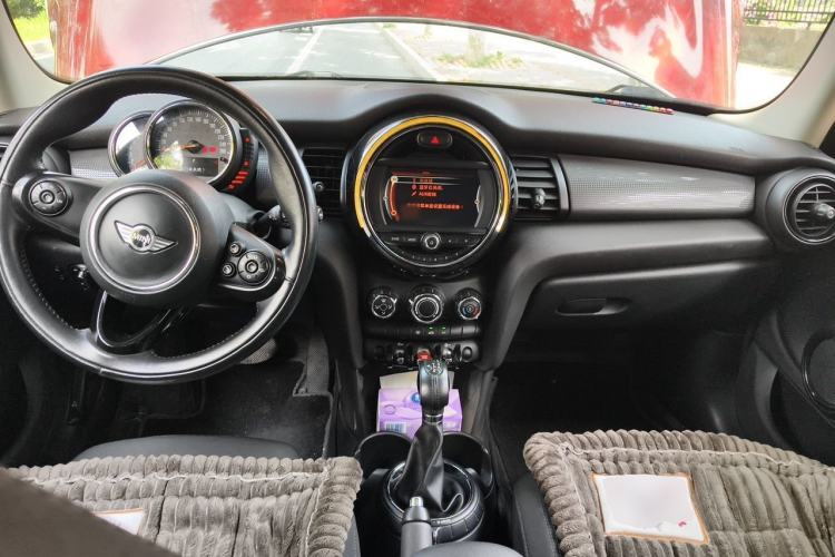 Used MINI 2016 1.5T COOPER Five-Door Edition Center Console