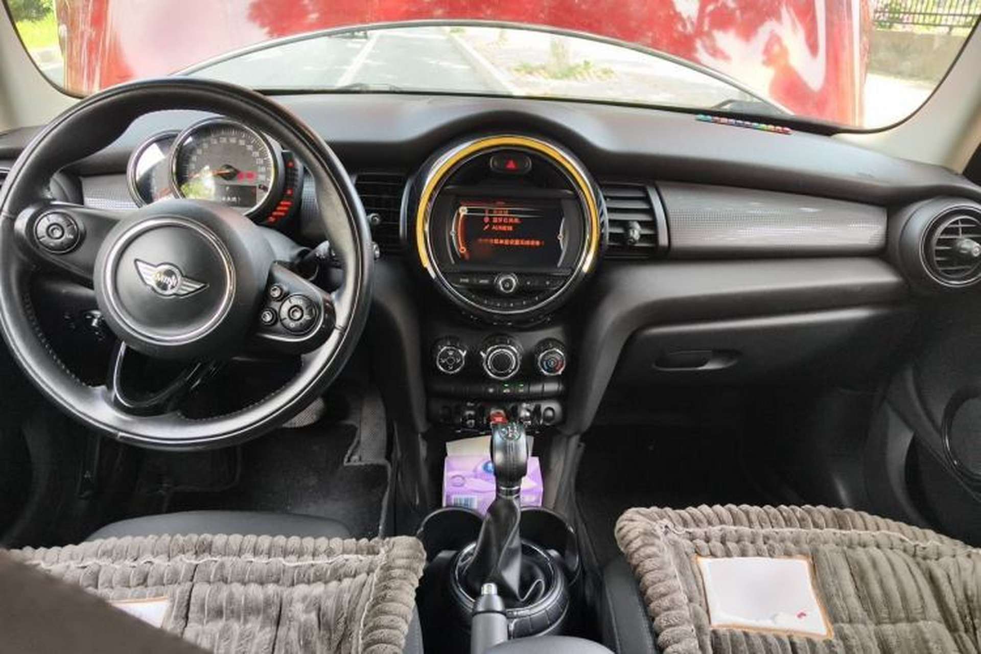Used MINI 2016 1.5T COOPER Five-Door Edition Center Console