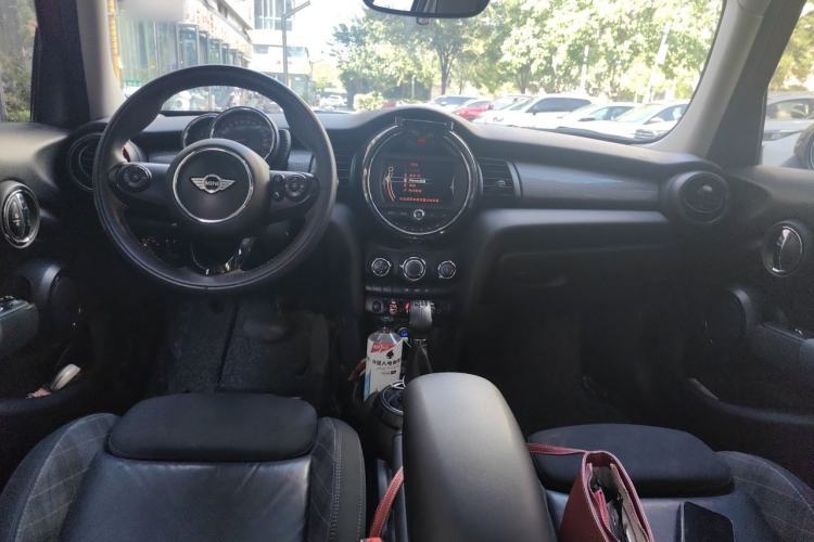 Used MINI 2016 1.5T COOPER Five-Door Edition Center Console