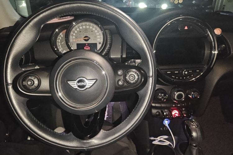 Used MINI 2016 1.5T COOPER SEVEN Center Console
