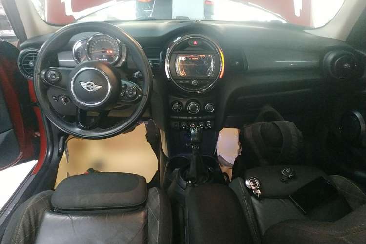 Used MINI 2016 1.5T COOPER Five-Door Edition Center Console