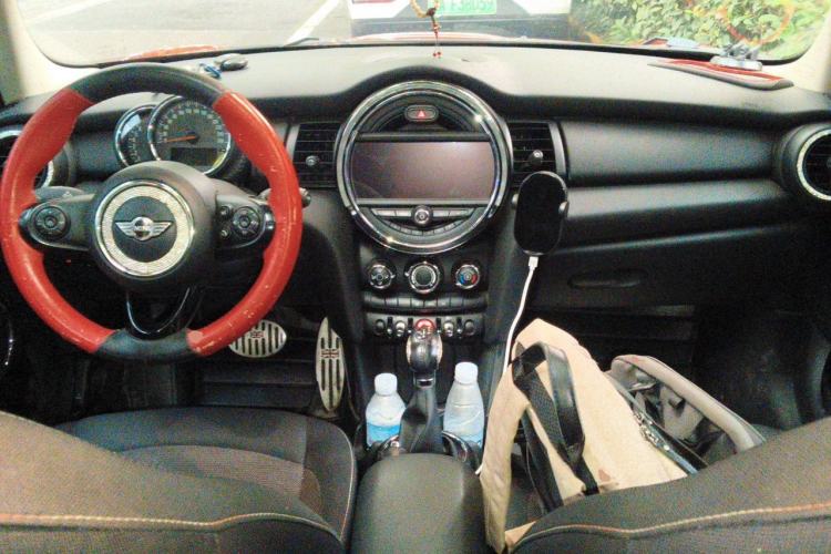 Used MINI 2016 1.2T ONE Pioneer Edition Five-Door Version Center Console