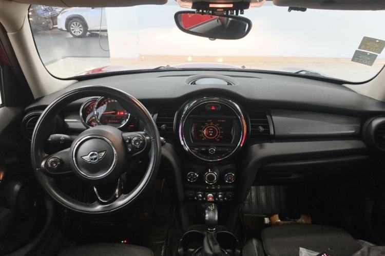 Used MINI 2016 1.5T COOPER Five-Door Edition Center Console