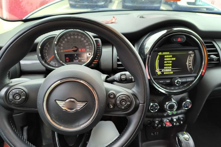 Used MINI 2016 1.5T COOPER Five-Door Edition Center Console