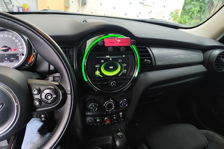 Used MINI 2016 1.5T COOPER Five-Door Edition Center Console