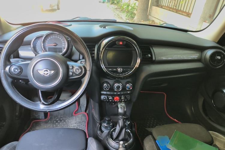 Used MINI 2016 1.5T COOPER Five-Door Edition Center Console