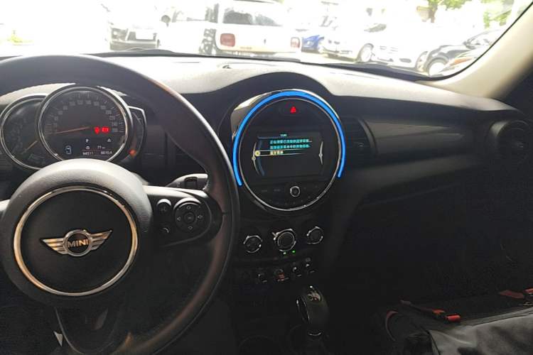 Used MINI 2016 1.5T COOPER Five-Door Edition Center Console