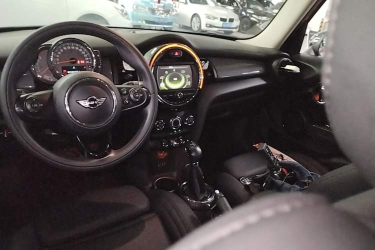 Used MINI 2016 1.5T COOPER Five-Door Edition Center Console