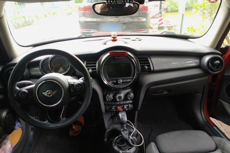 Used MINI 2016 1.5T COOPER Five-Door Edition Center Console