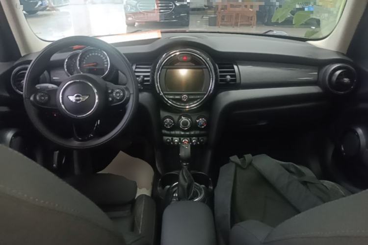 Used MINI 2016 1.5T COOPER Five-Door Edition Center Console