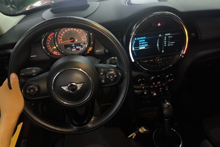 Used MINI 2016 1.5T COOPER Performance Edition 5-door version Center Console