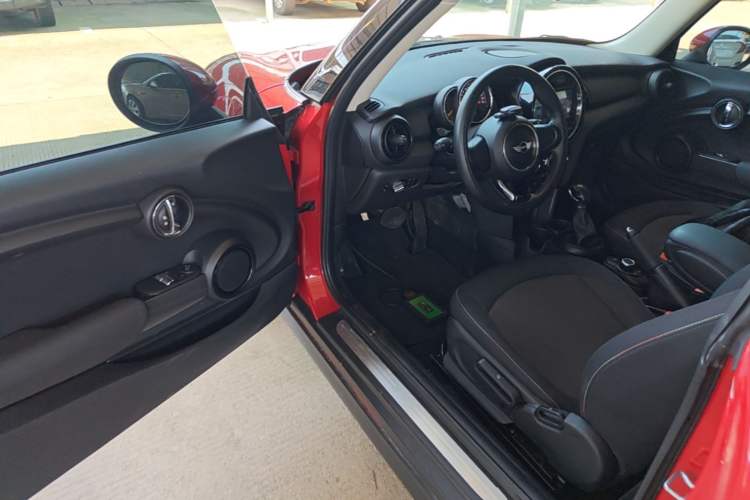 Used MINI 2016 1.2T ONE Driver Seat