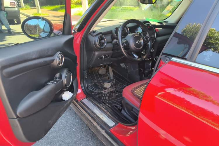 Used MINI 2016 1.2T ONE Pioneer Edition Five-Door Version Driver Seat