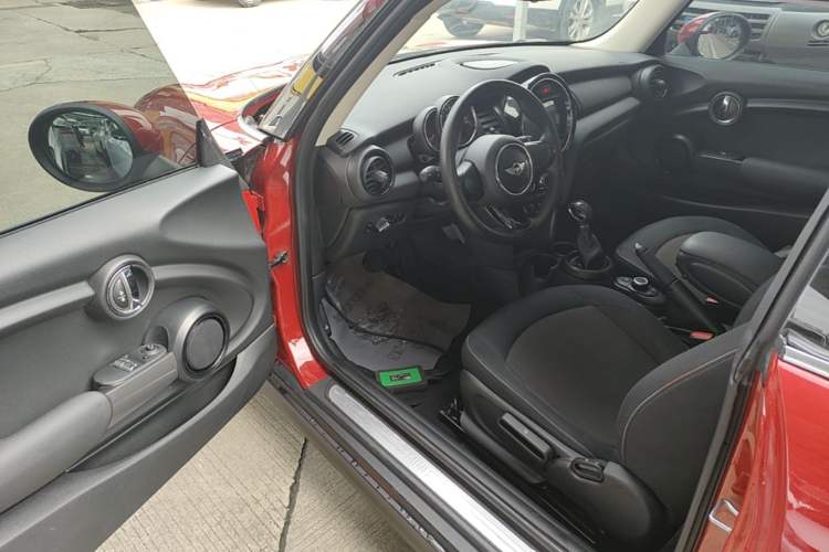 Used MINI 2016 1.2T ONE Driver Seat