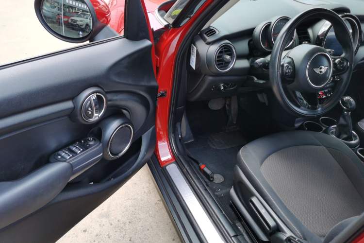Used MINI 2016 1.2T ONE Pioneer Edition Five-Door Version Driver Seat