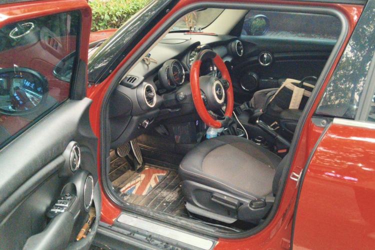 Used MINI 2016 1.2T ONE Pioneer Edition Five-Door Version Driver Seat