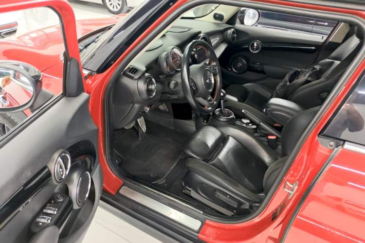 Used MINI 2016 2.0T COOPER S Pioneer Edition Five-Door Model Driver Seat