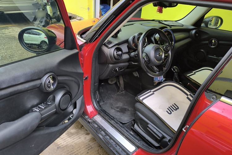 Used MINI 2016 1.5T COOPER Pioneer Edition Five-Door Model Driver Seat
