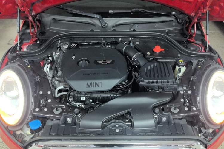 Used MINI 2016 1.5T COOPER Pioneer Edition Five-Door Model Engine Bay
