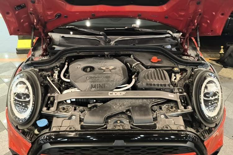 Used MINI 2016 2.0T COOPER S Manual Engine Bay