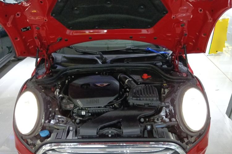 Used MINI 2016 1.5T COOPER Pioneer Edition Five-Door Model Engine Bay