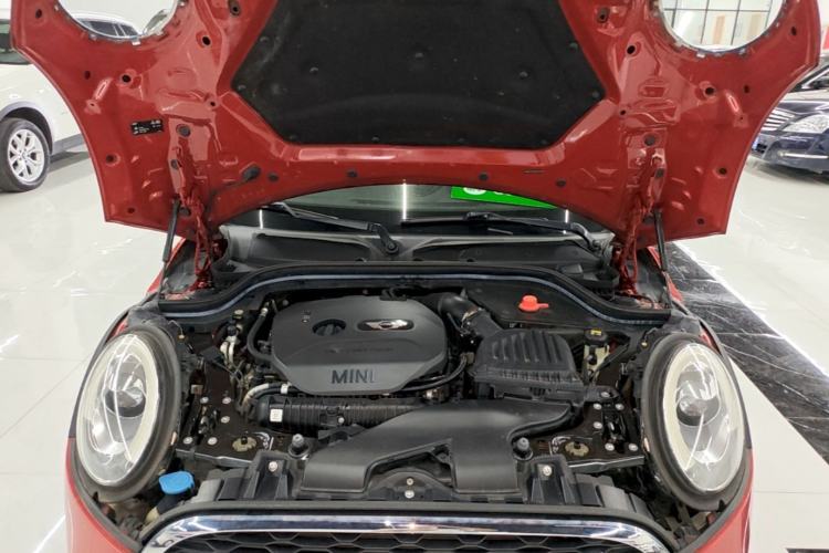 Used MINI 2016 2.0T COOPER S Pioneer Edition Five-Door Model Engine Bay
