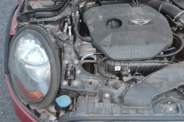 Used MINI 2016 1.5T COOPER Five-Door Edition Engine Bay Right