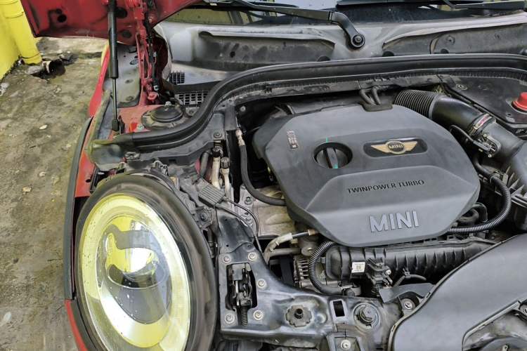 Used MINI 2016 1.5T COOPER Pioneer Edition Five-Door Model Engine Bay Right