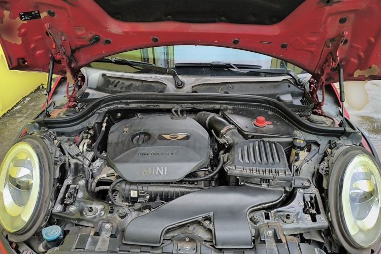 Used MINI 2016 1.5T COOPER Pioneer Edition Five-Door Model Engine Bay