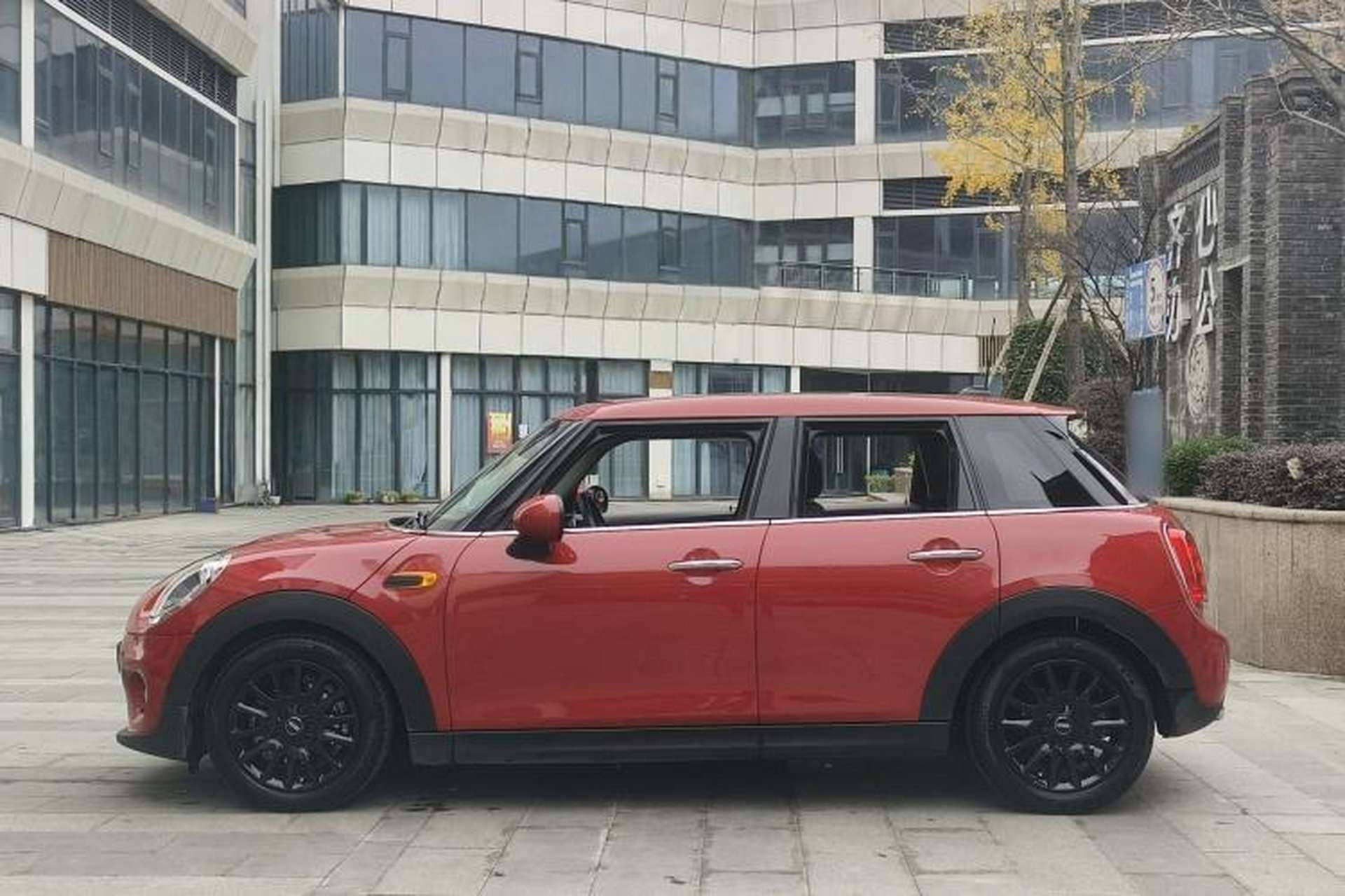 Used MINI 2016 1.2T ONE Pioneer Edition Five-Door Version Exterior 3
