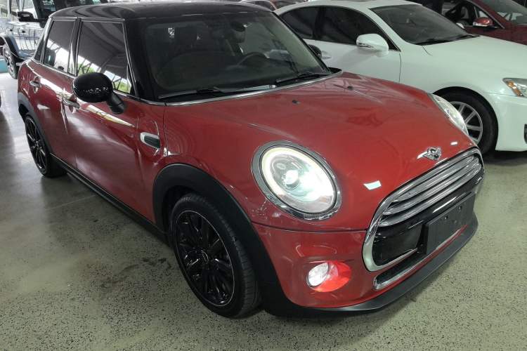 Used MINI 2016 1.5T COOPER Pioneer Edition Five-Door Model Front Right 45 Deg