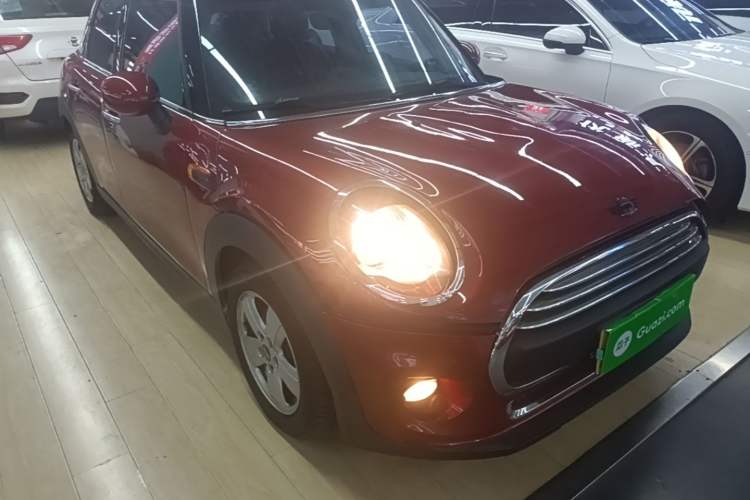 Used MINI 2016 1.2T ONE Five-Door Edition Front Right 45 Deg
