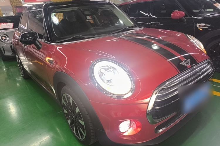 Used MINI 2016 1.5T COOPER Performance Edition 5-door version Front Right 45 Deg