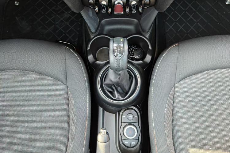 Used MINI 2016 1.2T ONE Pioneer Edition Gear Lever