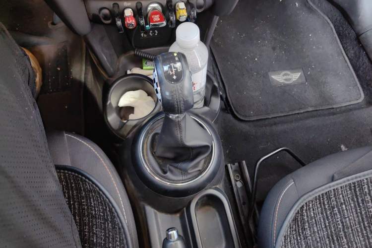 Used MINI 2016 1.2T ONE Pioneer Edition Gear Lever