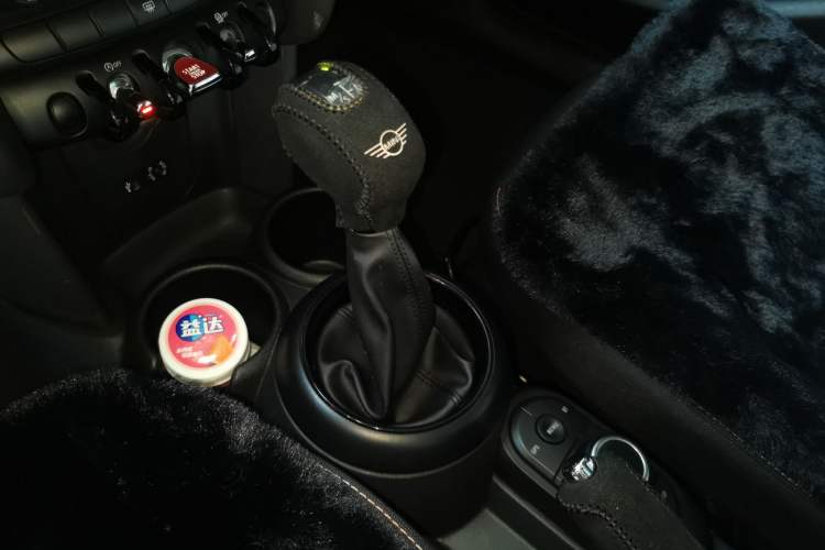 Used MINI 2016 1.2T ONE Five-Door Edition Gear Lever