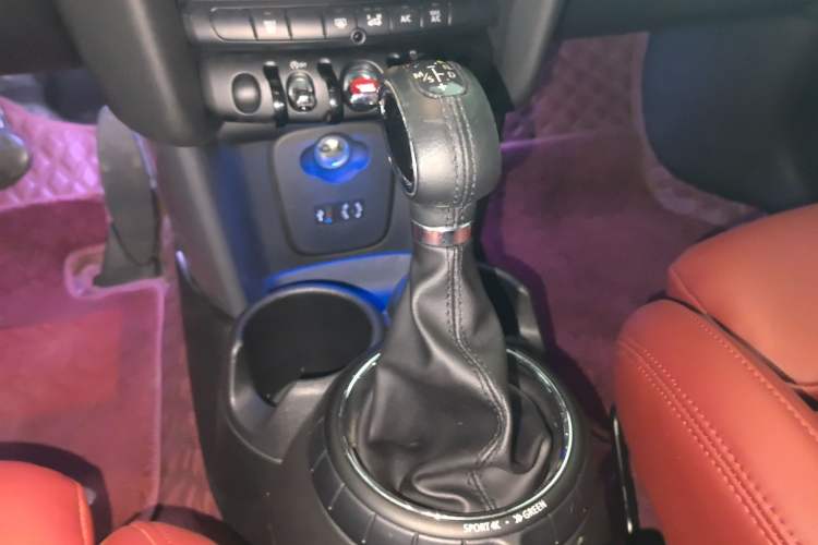 Used MINI 2016 1.5T COOPER Pioneer Edition Five-Door Model Gear Lever