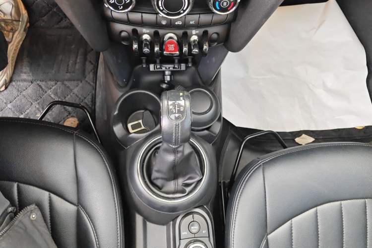 Used MINI 2016 1.2T ONE Pioneer Edition Gear Lever