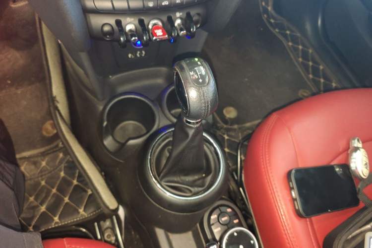 Used MINI 2016 1.2T ONE Pioneer Edition Gear Lever