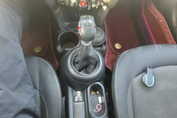 Used MINI 2016 1.2T ONE Pioneer Edition Five-Door Version Gear Lever