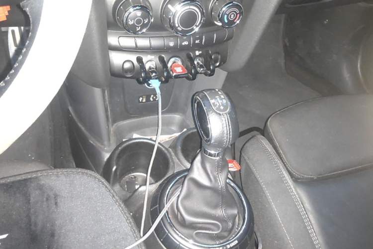 Used MINI 2016 1.5T COOPER Five-Door Edition Gear Lever