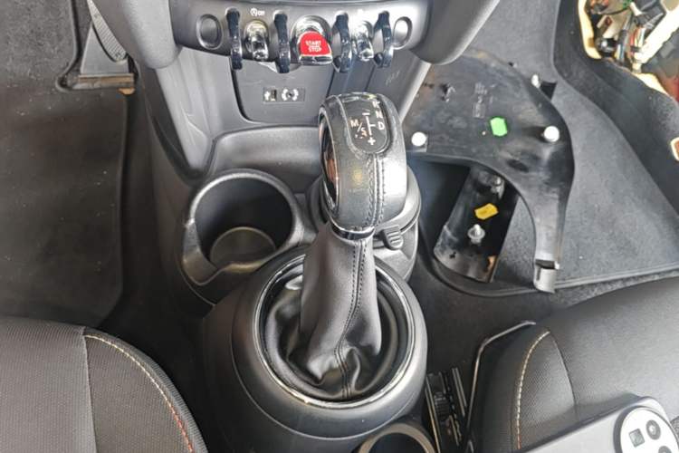Used MINI 2016 1.2T ONE Pioneer Edition Five-Door Version Gear Lever