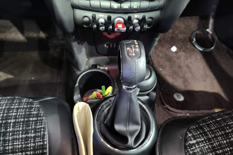 Used MINI 2016 1.2T ONE Pioneer Edition Five-Door Version Gear Lever