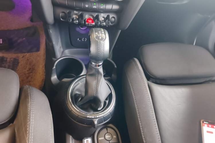 Used MINI 2016 1.5T COOPER Five-Door Edition Gear Lever