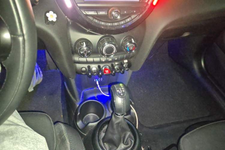 Used MINI 2016 1.5T COOPER Gear Lever